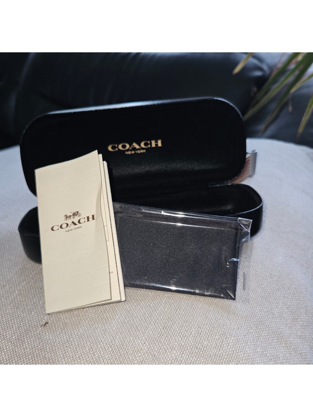 Coach New York Black Hard Clamshell Sunglasses Case Set – Cloth & Booklet
